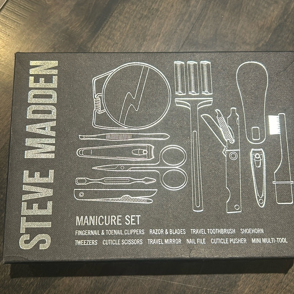 Steve Madden manicure set